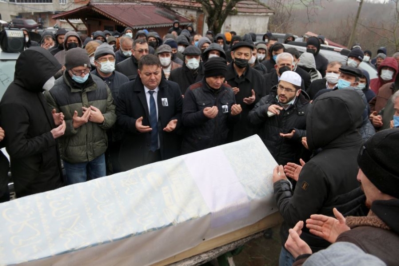 ÖZDEMİR’İN CENAZESİ GÖZYAŞLARI ARASINDA TOPRAĞA VERİLDİ