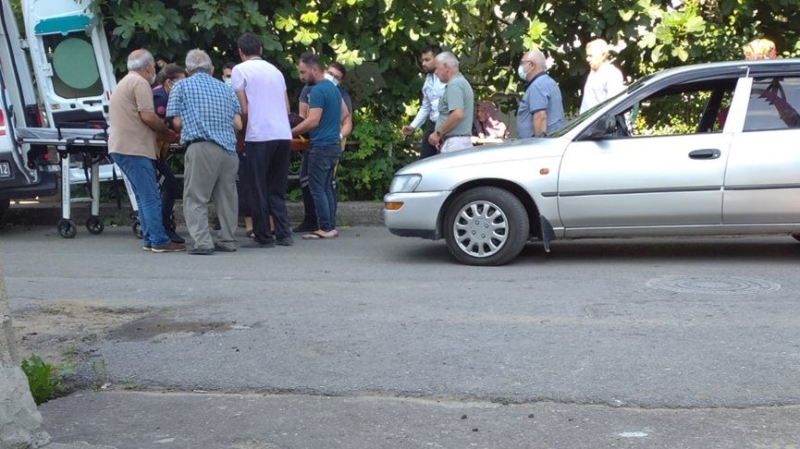 Zonguldak’ın Ereğli ilçesinde bir kişi incir ağacından düşerek yaralandı.