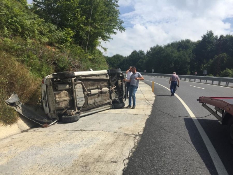 Virajı alamadı... Takla attı...