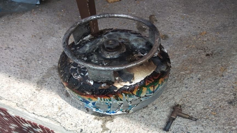 Tüpün gazı kaçtı...Balkonu alev sardı...