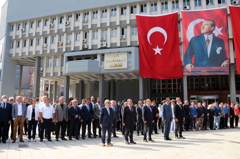 YEŞİL, ATATÜRK’ÜN ZONGULDAK’A GELİŞİ NEDENİYLE DÜZENLENEN TÖRENE KATILDI