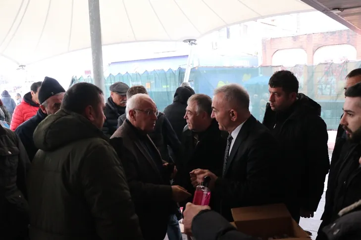 Sesli, eski yol arkadaşları için Mevlid okuttu