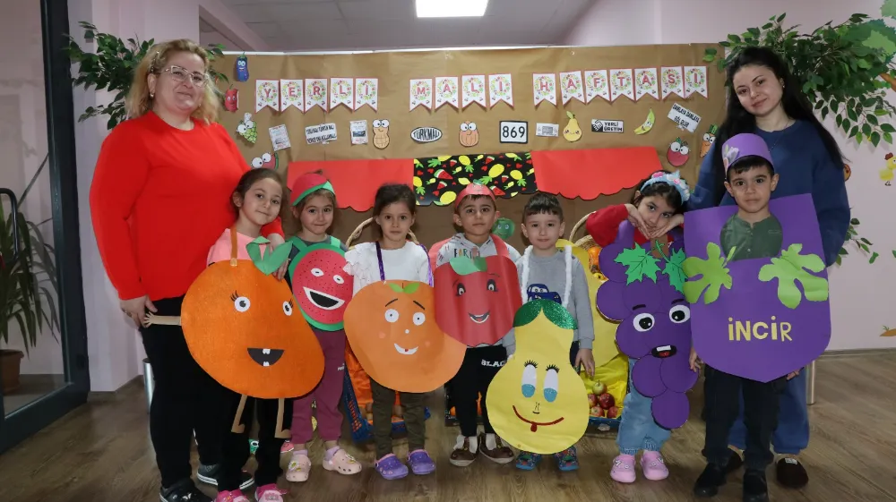 MİNİKLERDEN YERLİ MALI DEFİLESİ