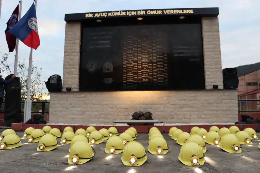 43 AMASRA MADEN ŞEHİDİMİZ DUALARLA ANILDI