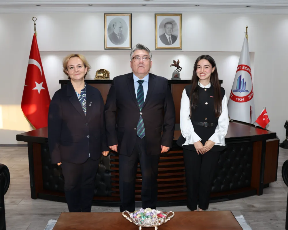 Rektör Özölçer “Yılın Doktora Tezi” Ödülü Sahibi Dr. Öğr. Üyesi Timur’u Makamında Kabul Etti