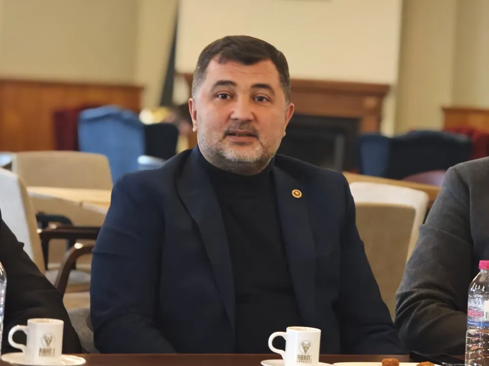 MİLLETVEKİLİ ERCAN ÖZTÜRK, DÜZCE ÜNİVERSİTESİ’NDE GENÇLERLE BULUŞTU