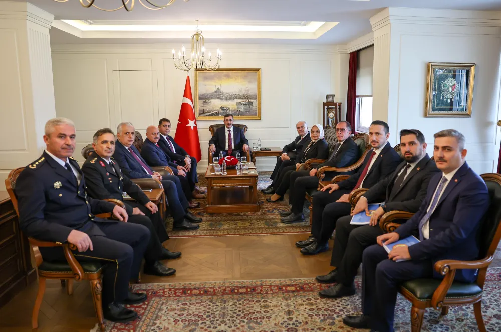 CEVDET YILMAZ DÜZCE’DE İŞ DÜNYASI TEMSİLCİLERİ İLE BULUŞTU