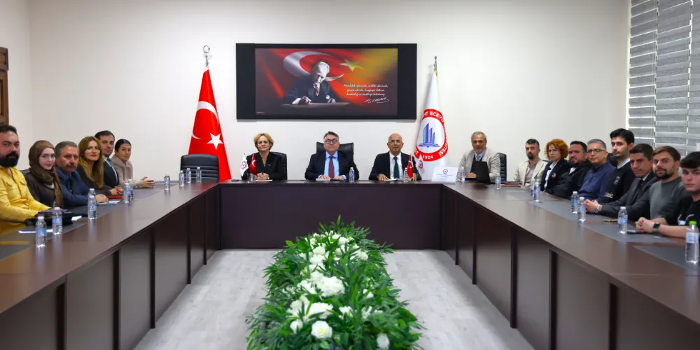 Rektör Özölçer, Teknoloji Takımlarıyla Bir Araya Geldi