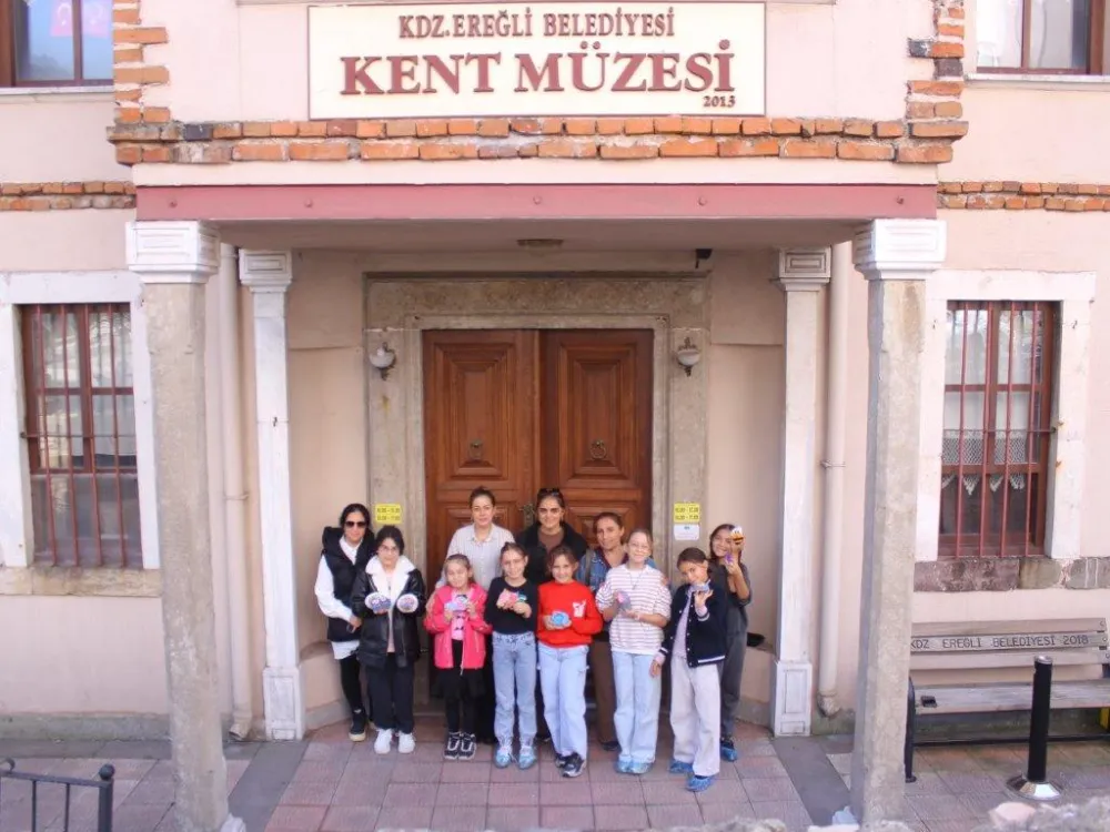 KENT MÜZESİ TAŞ BOYAMA ATÖLYESİNDE RENKLİ ANLAR