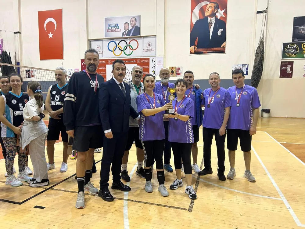 Öğretmenler Sahada Şölen Yarattı: 24 Kasım Voleybol Turnuvası Büyük İlgi Gördü