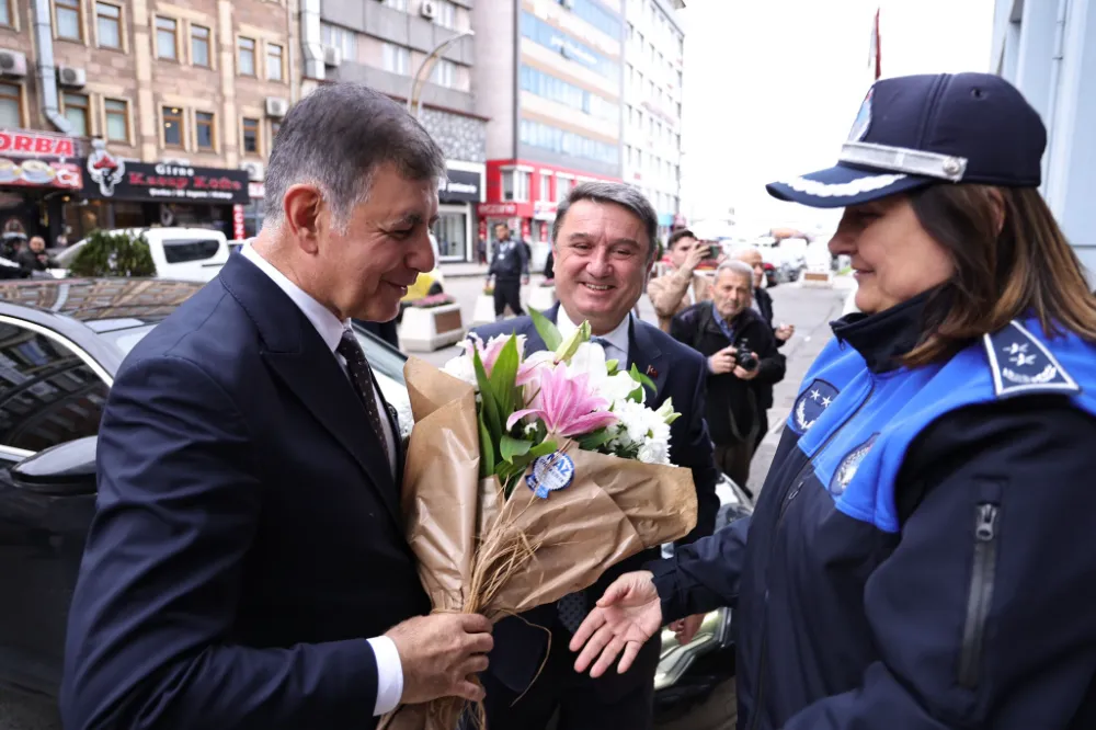 Efsane Başkan Güllerle Karşılandı...