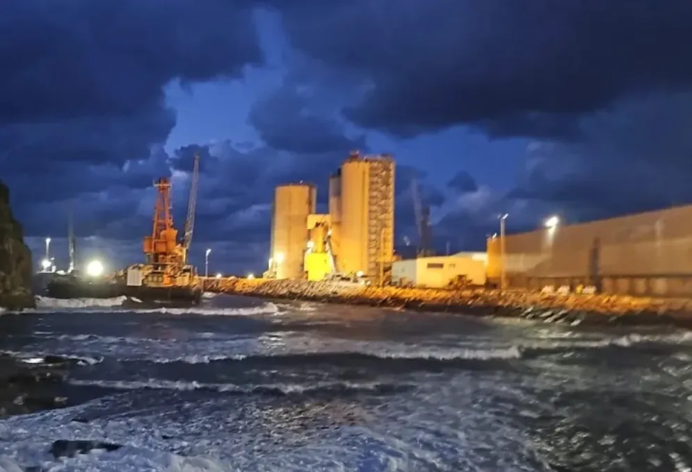 GEMİDE MAHSUR KALAN 4 MÜRETTEBAT KURTARILDI