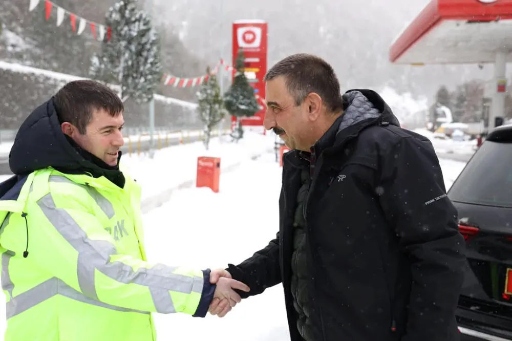 VALİ HACIBEKTAŞOĞLU YOLLARDA! ZONGULDAK’TAKİ KARAYOLU ÇALIŞMALARINI YERİNDE DENETLEDİ