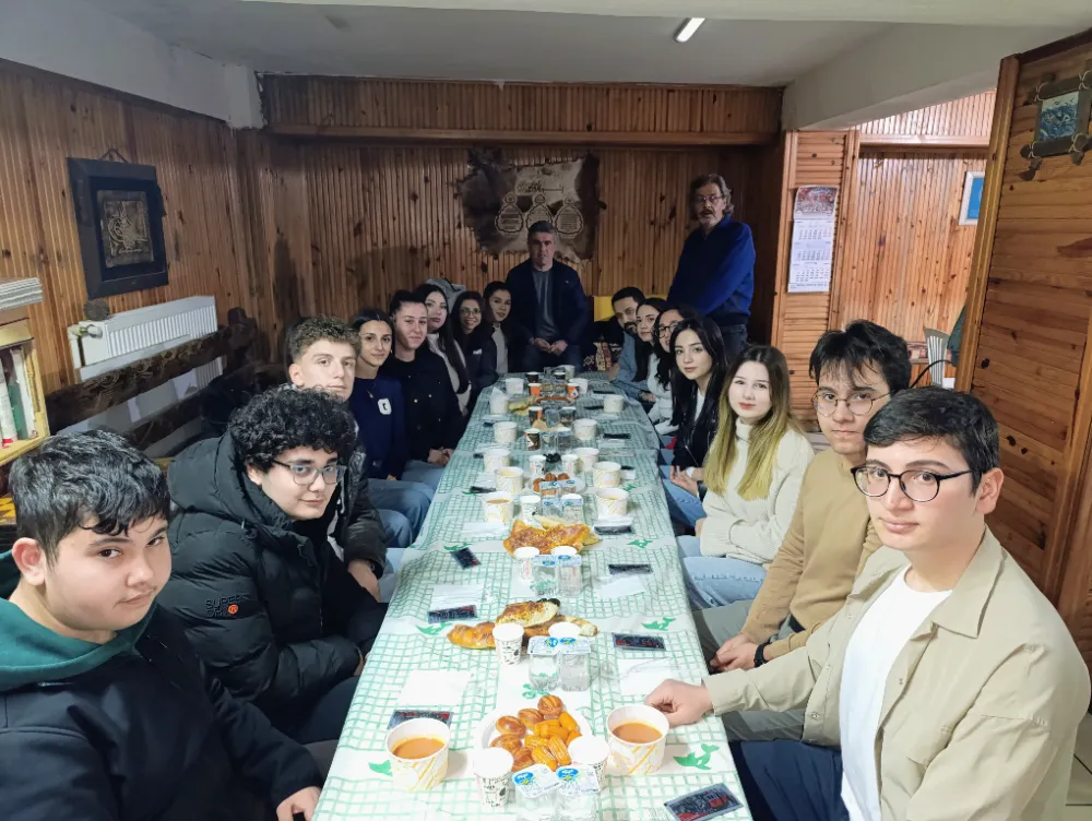 SOSYAL BİLİMLER LİSESİ ÖĞRENCİLERİ GELENEKSEL İFTARDA BULUŞTU