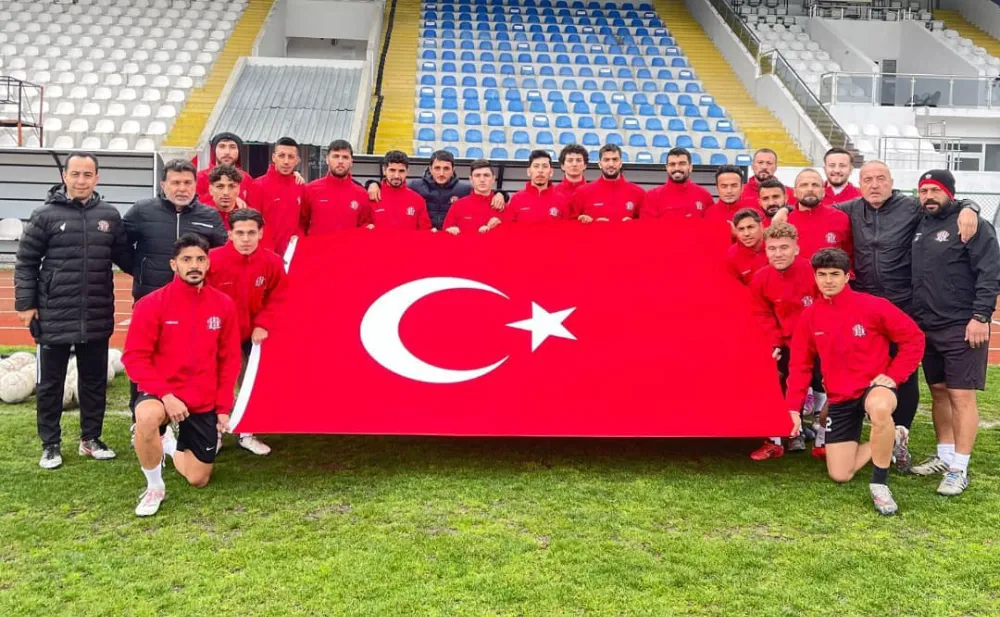 DEVREK BELEDİYESPOR’DAN ANLAMLI ANMA! TÜRK BAYRAĞI DALGALANDI