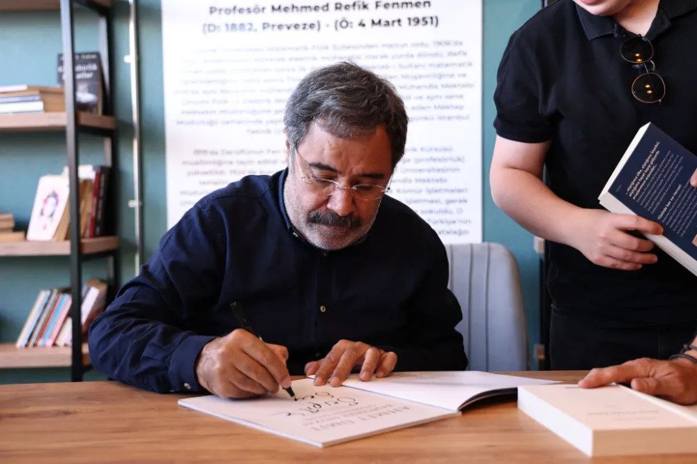 Ünlü Yazar Ahmet Ümit, Refik Fenmen Okuma Salonu