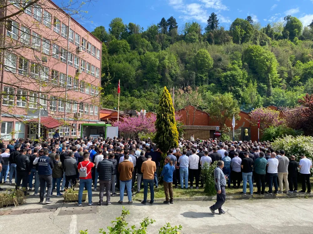 KALP KRİZİNDEN ÖLEN MADENCİ TOPRAĞA VERİLDİ