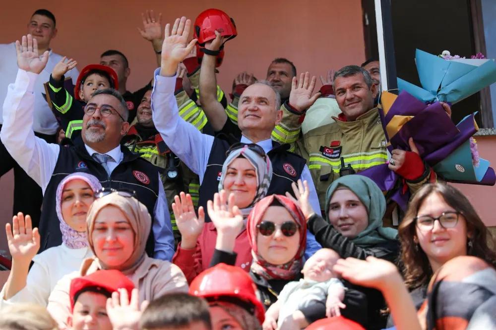 DÜZCE BELEDİYESİ BABALAR GÜNÜ’NDE YİNE GÖNÜLLERİ FETHETTİ
