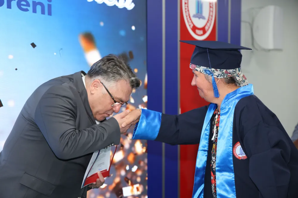 “60+ Tazelenme Üniversitesi” İlk Mezunlarını Verdi