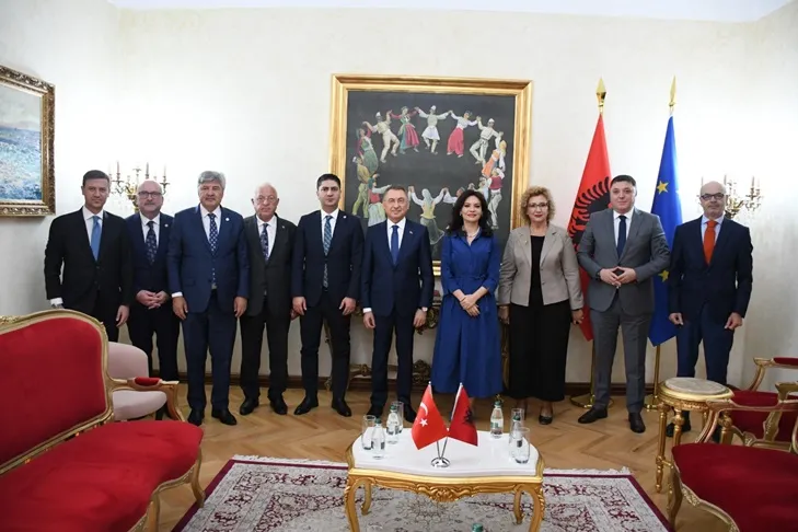 CHP’Lİ ÖZCAN’IN ARNAVUTLUK TEMASLARI SÜRÜYOR