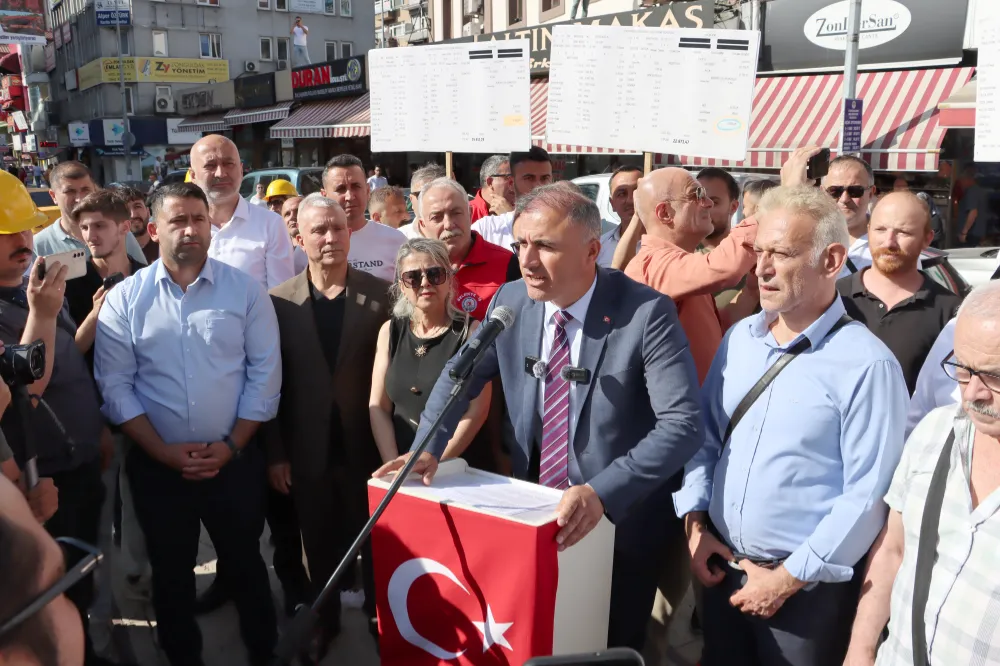KAMU İŞÇİLERİ EYLEMLERİNİ SÜRDÜRÜYOR