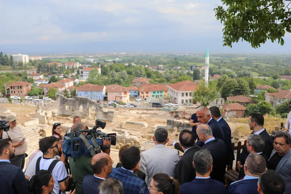 BAKAN ERSOY DÜZCE’YE GELDİ